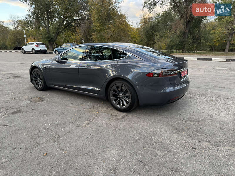 Ліфтбек Tesla Model S 2020 в Запоріжжі