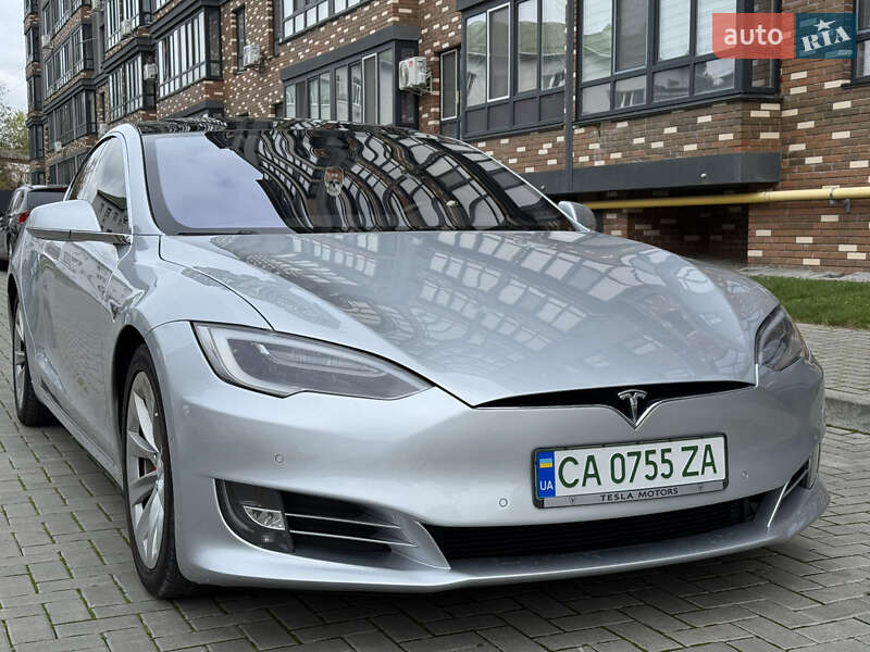Лифтбек Tesla Model S 2016 в 