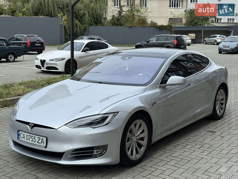 Ліфтбек Tesla Model S 2016 в Житомирі