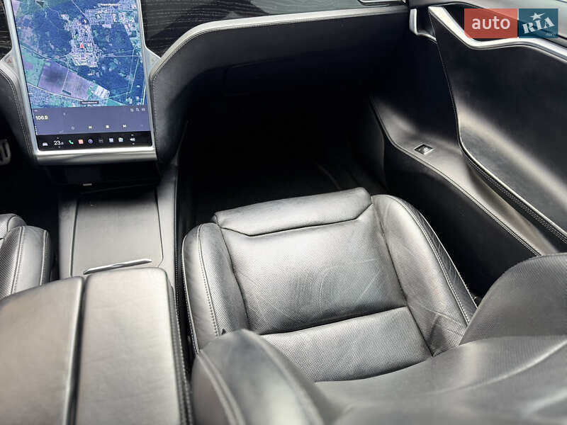Ліфтбек Tesla Model S 2016 в Житомирі