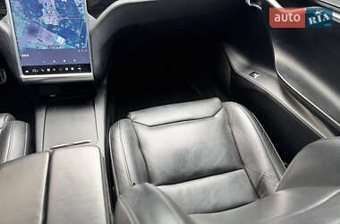 Лифтбек Tesla Model S 2016 в 