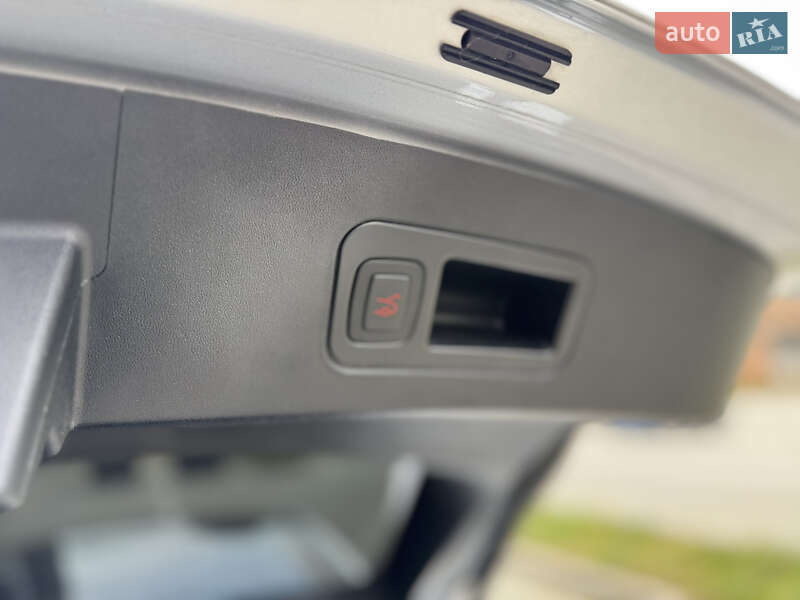 Ліфтбек Tesla Model S 2016 в Житомирі