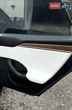 Ліфтбек Tesla Model S 2021 в 