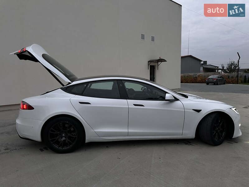 Лифтбек Tesla Model S 2021 в Рованцах