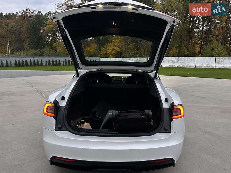 Лифтбек Tesla Model S 2021 в Рованцах