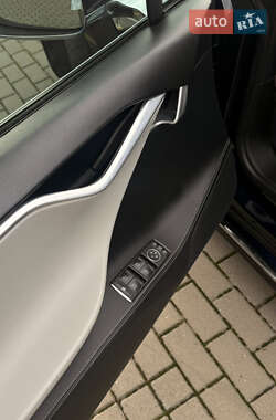 Лифтбек Tesla Model S 2014 в 