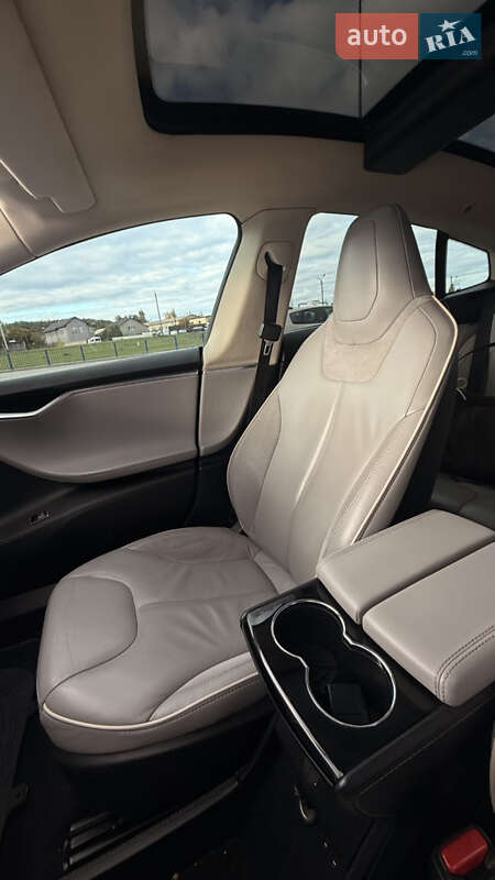 Лифтбек Tesla Model S 2014 в Нововолынске