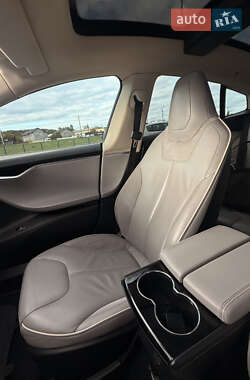 Лифтбек Tesla Model S 2014 в 