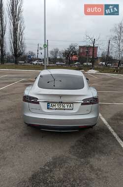 Лифтбек Tesla Model S 2014 в 