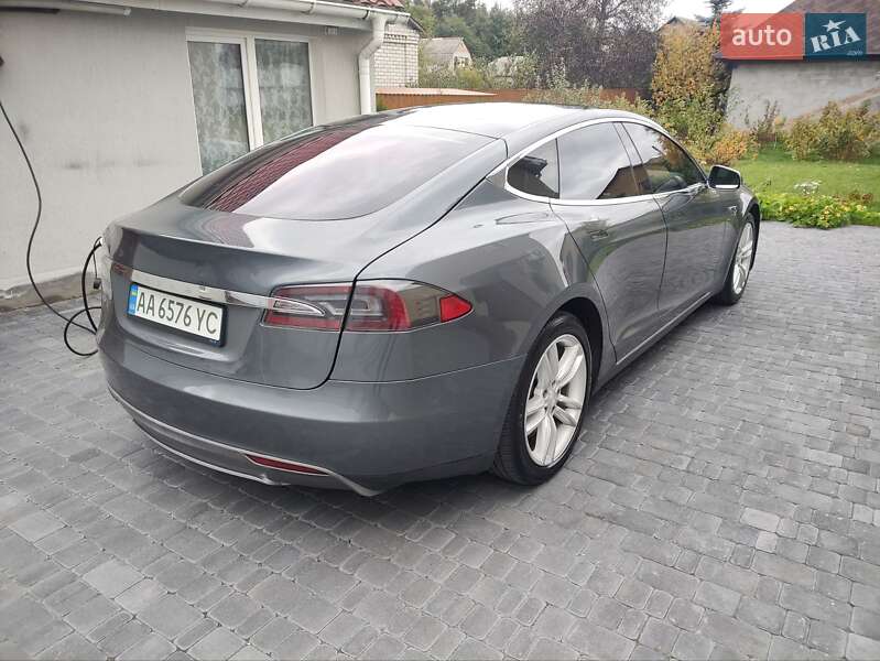 Лифтбек Tesla Model S 2013 в Василькове