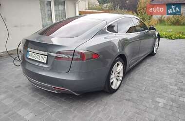 Ліфтбек Tesla Model S 2013 в 
