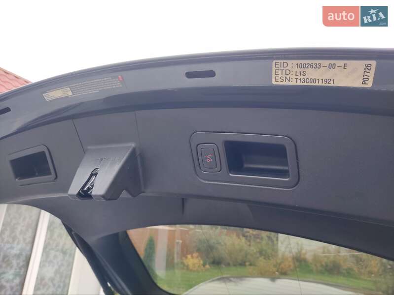 Лифтбек Tesla Model S 2013 в Василькове
