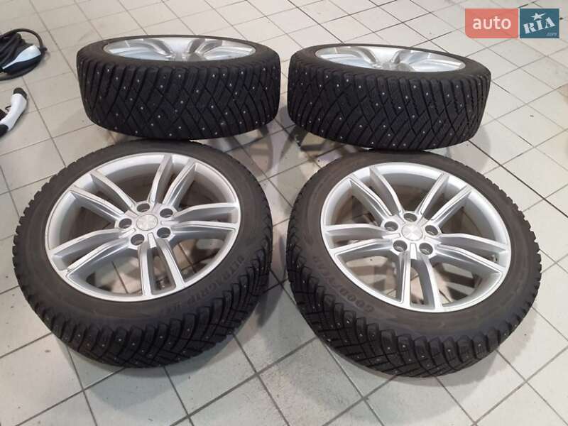 Ліфтбек Tesla Model S 2014 в Києві фото 6 Ліфтбек Tesla Model S 2014 в Києві