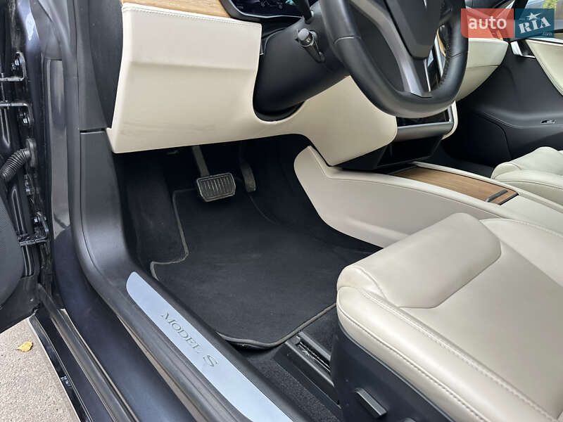 Ліфтбек Tesla Model S 2020 в Києві