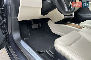 Лифтбек Tesla Model S 2020 в 