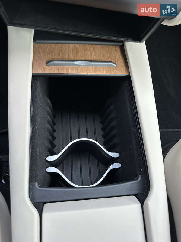 Ліфтбек Tesla Model S 2020 в Києві