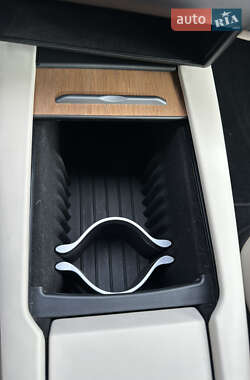 Лифтбек Tesla Model S 2020 в 