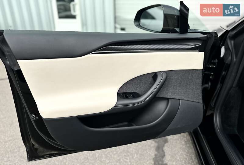 Лифтбек Tesla Model S 2021 в Киеве