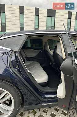 Лифтбек Tesla Model S 2014 в 