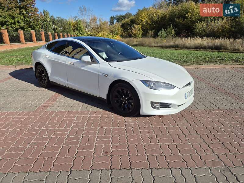 Лифтбек Tesla Model S 2015 в Киеве