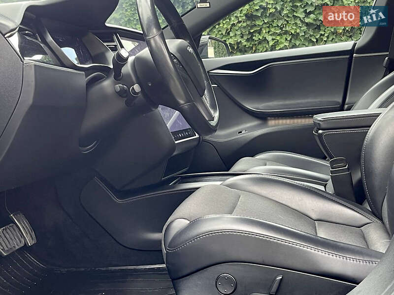 Лифтбек Tesla Model S 2018 в Львове
