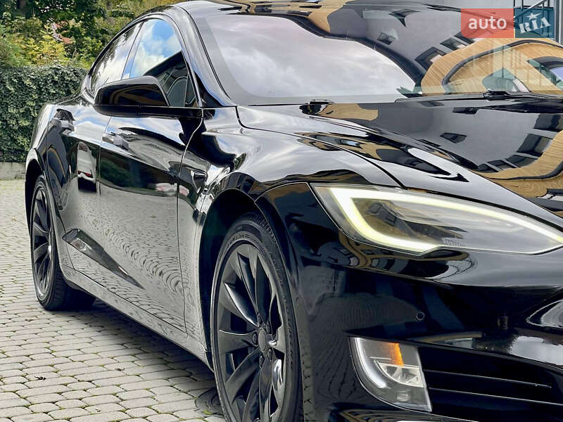 Лифтбек Tesla Model S 2018 в Львове