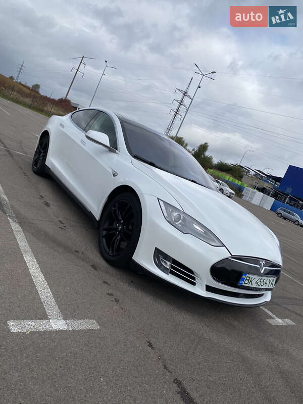 Tesla Model S 2014