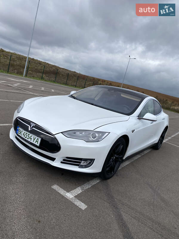 Лифтбек Tesla Model S 2014 в Ровно