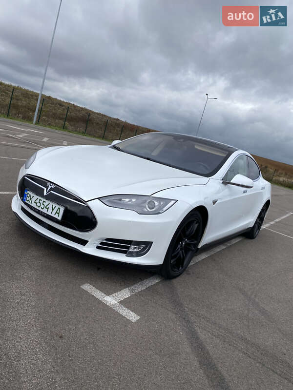 Лифтбек Tesla Model S 2014 в Ровно