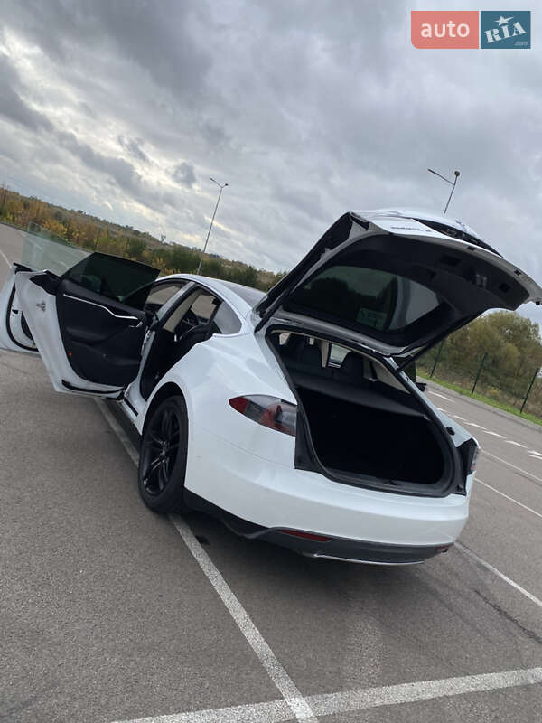 Лифтбек Tesla Model S 2014 в Ровно