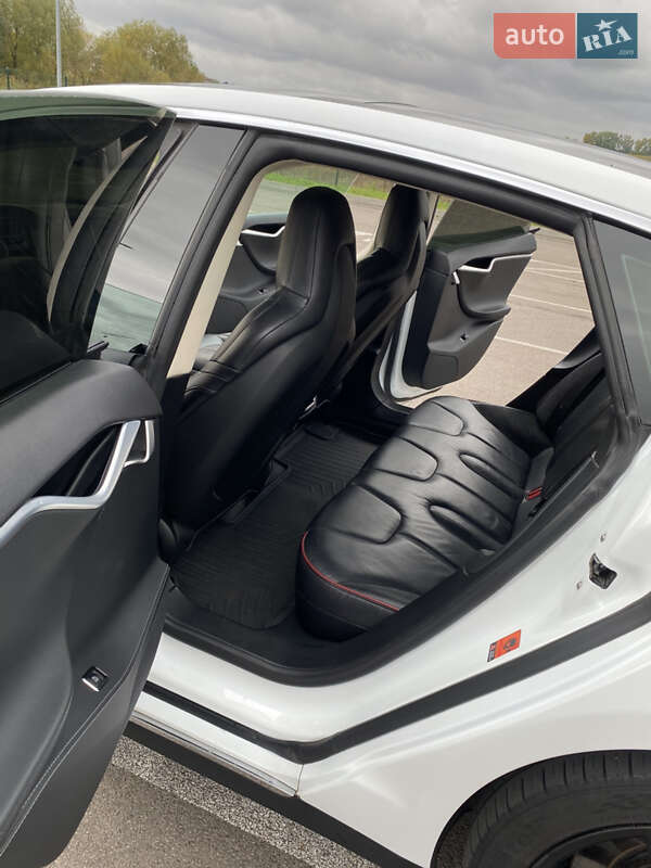 Лифтбек Tesla Model S 2014 в Ровно