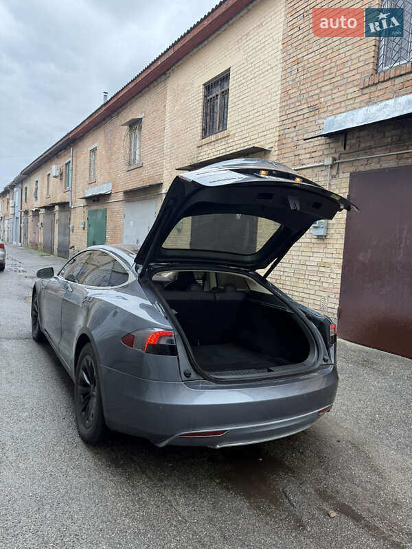 Лифтбек Tesla Model S 2013 в Киеве фото 7 Лифтбек Tesla Model S 2013 в Киеве