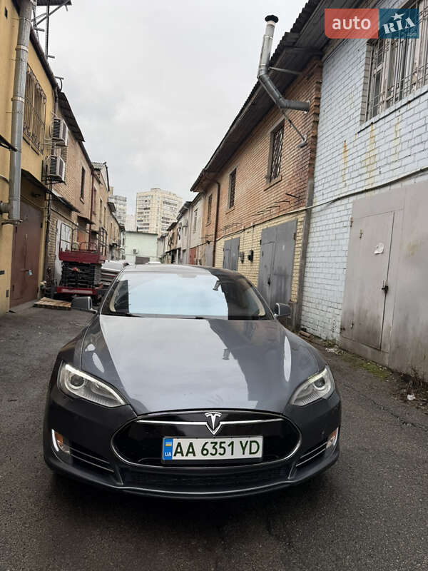 Лифтбек Tesla Model S 2013 в Киеве фото 10 Лифтбек Tesla Model S 2013 в Киеве