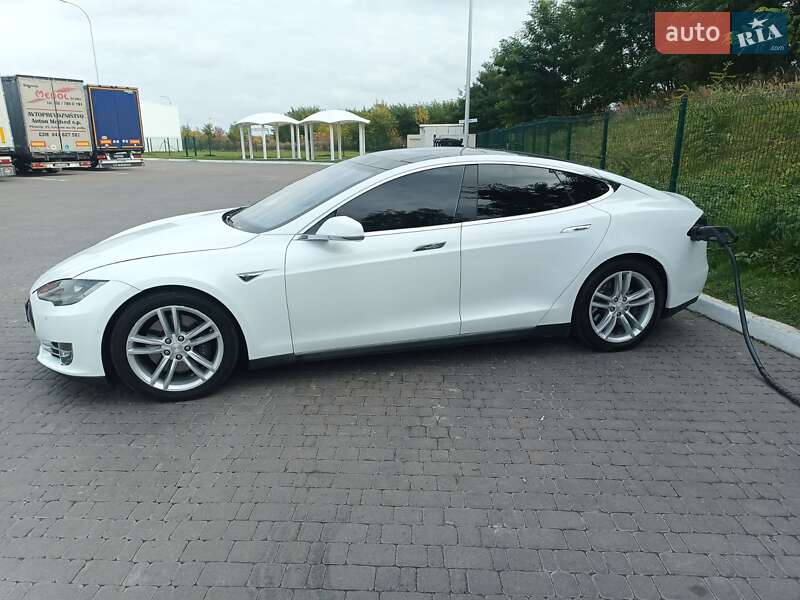 Лифтбек Tesla Model S 2015 в Ровно фото 7 Лифтбек Tesla Model S 2015 в Ровно