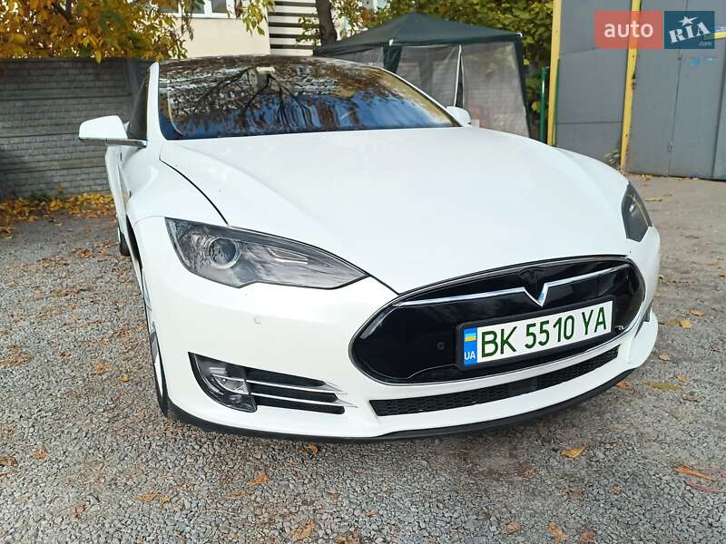 Лифтбек Tesla Model S 2015 в Ровно фото 23 Лифтбек Tesla Model S 2015 в Ровно