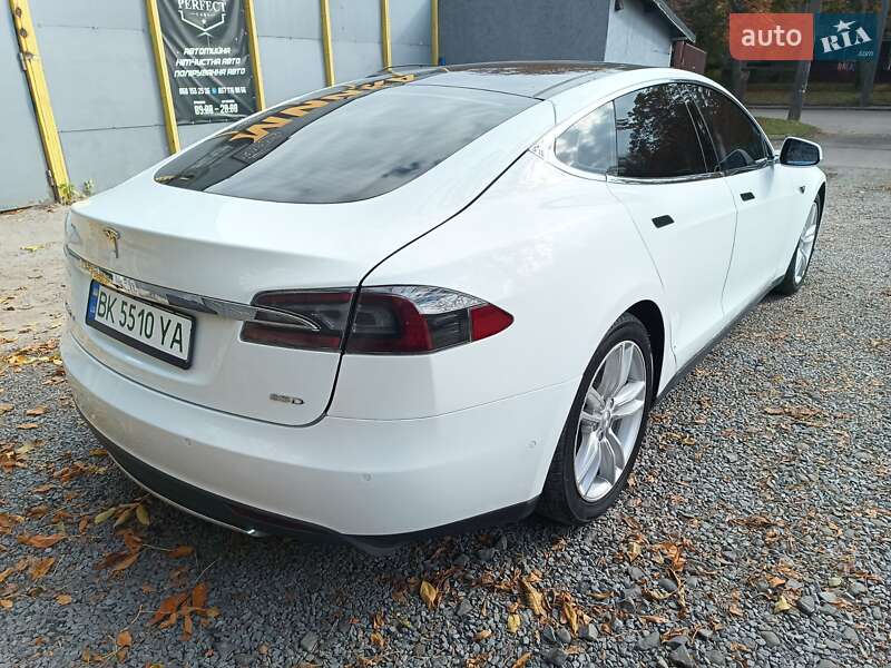 Лифтбек Tesla Model S 2015 в Ровно фото 27 Лифтбек Tesla Model S 2015 в Ровно