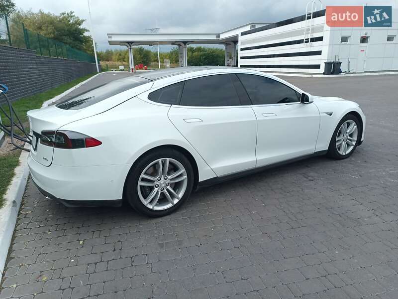 Лифтбек Tesla Model S 2015 в Ровно фото 35 Лифтбек Tesla Model S 2015 в Ровно