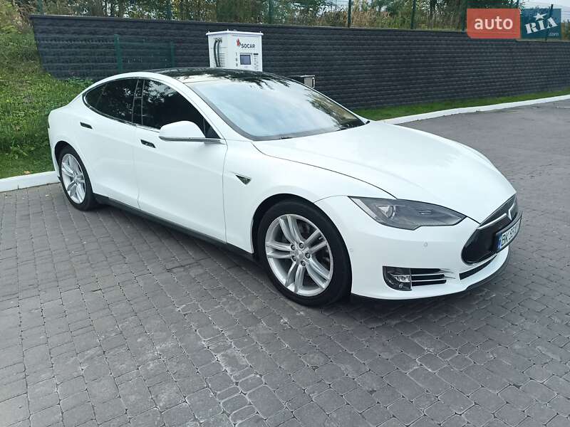 Лифтбек Tesla Model S 2015 в Ровно фото 39 Лифтбек Tesla Model S 2015 в Ровно