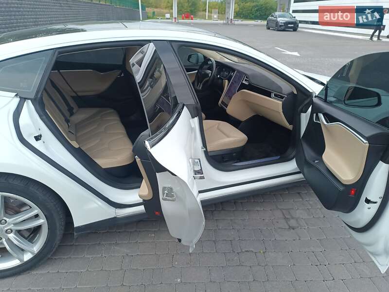Лифтбек Tesla Model S 2015 в Ровно фото 42 Лифтбек Tesla Model S 2015 в Ровно