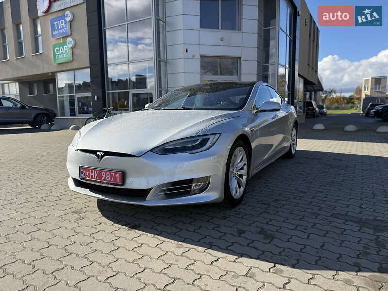 Ліфтбек Tesla Model S 2017 в Радехові