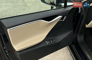 Лифтбек Tesla Model S 2013 в 