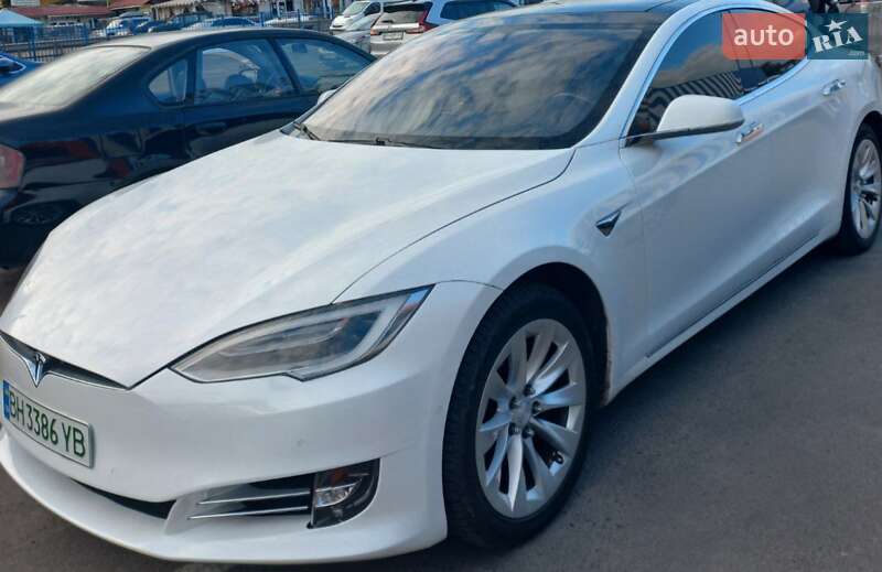 Tesla Model S 2019