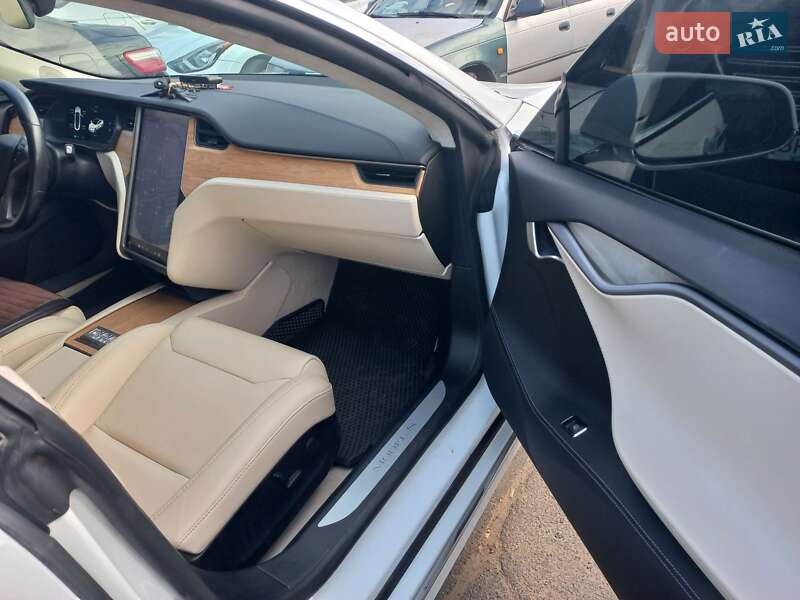 Лифтбек Tesla Model S 2019 в Одессе