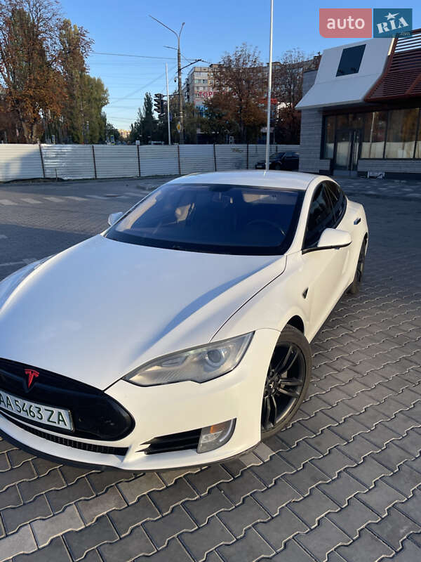 Ліфтбек Tesla Model S 2013 в Кривому Розі