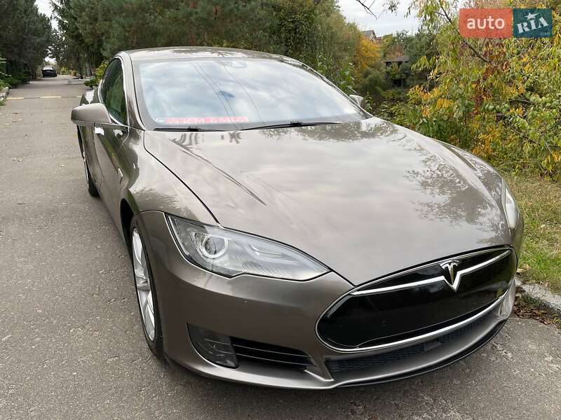 Ліфтбек Tesla Model S 2015 в Києві