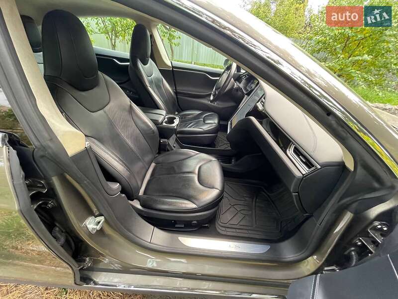 Ліфтбек Tesla Model S 2015 в Києві