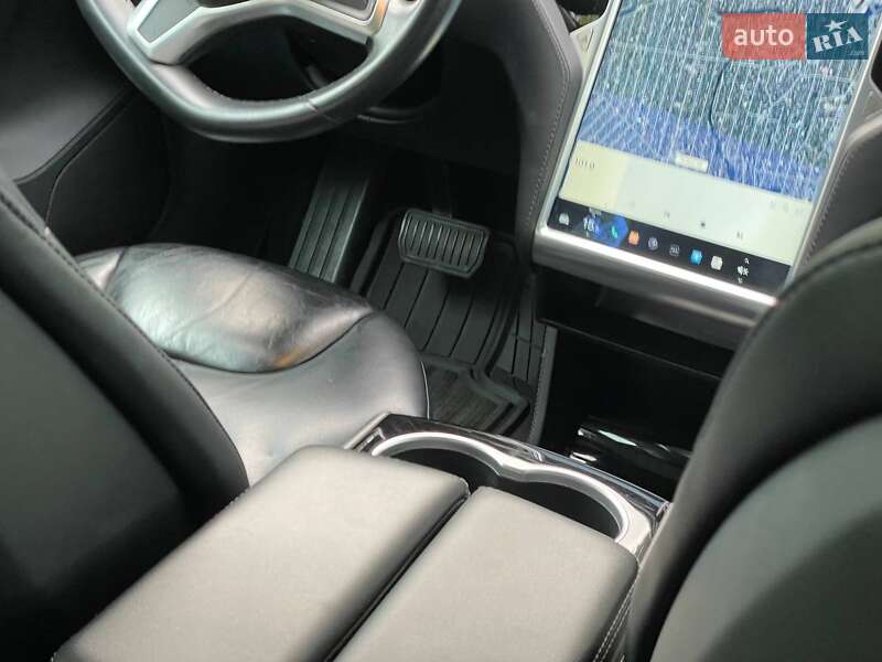 Ліфтбек Tesla Model S 2015 в Києві