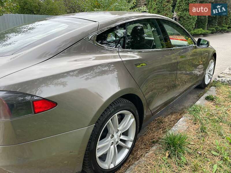 Ліфтбек Tesla Model S 2015 в Києві