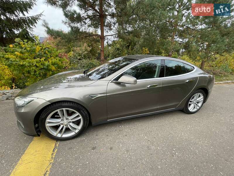 Ліфтбек Tesla Model S 2015 в Києві