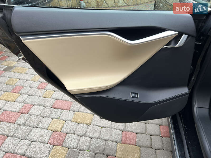Лифтбек Tesla Model S 2015 в Львове фото 13 Лифтбек Tesla Model S 2015 в Львове